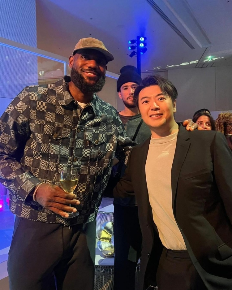 关于詹姆斯巅峰对决，德约科维奇与40激战MAD分钟，问鼎冠军胜负难料！的信息