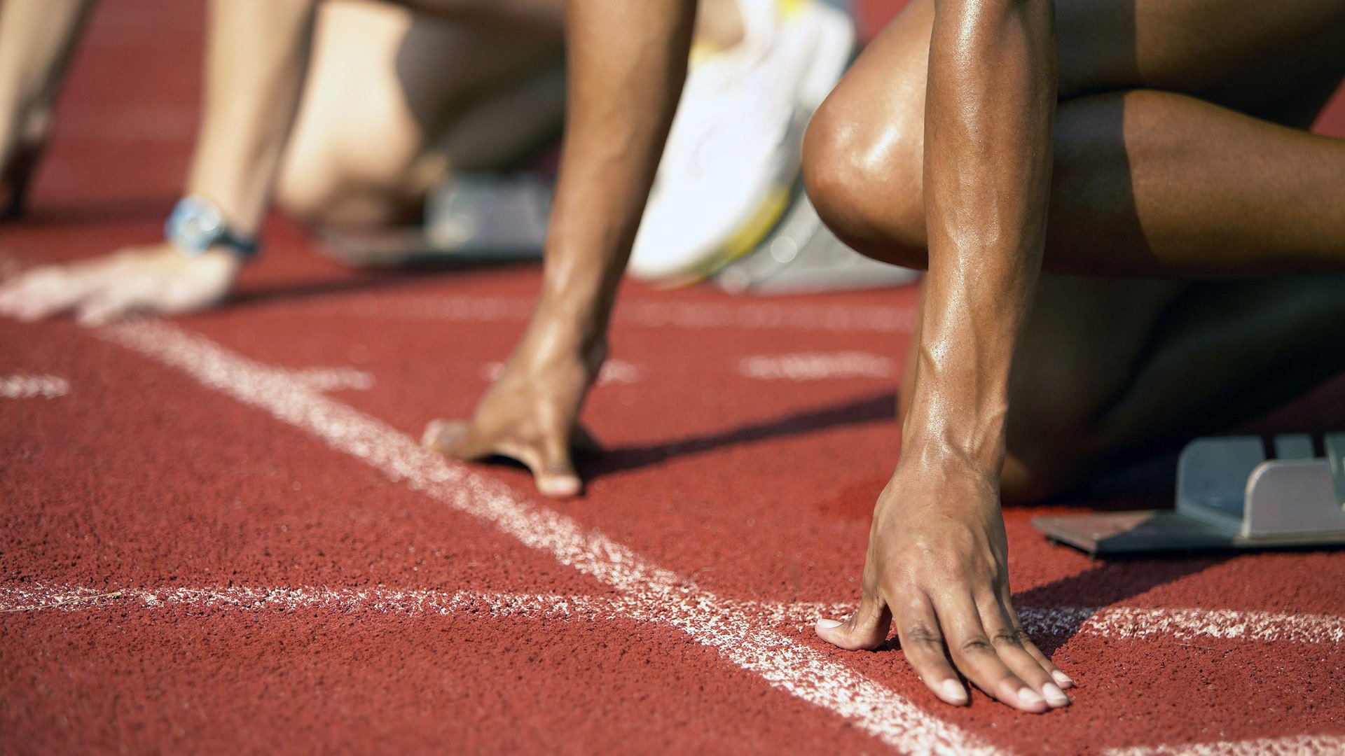 钻石联赛战况：纽约尼克斯防线稳固，丹佛掘金进攻受阻，孙兴慜成最佳