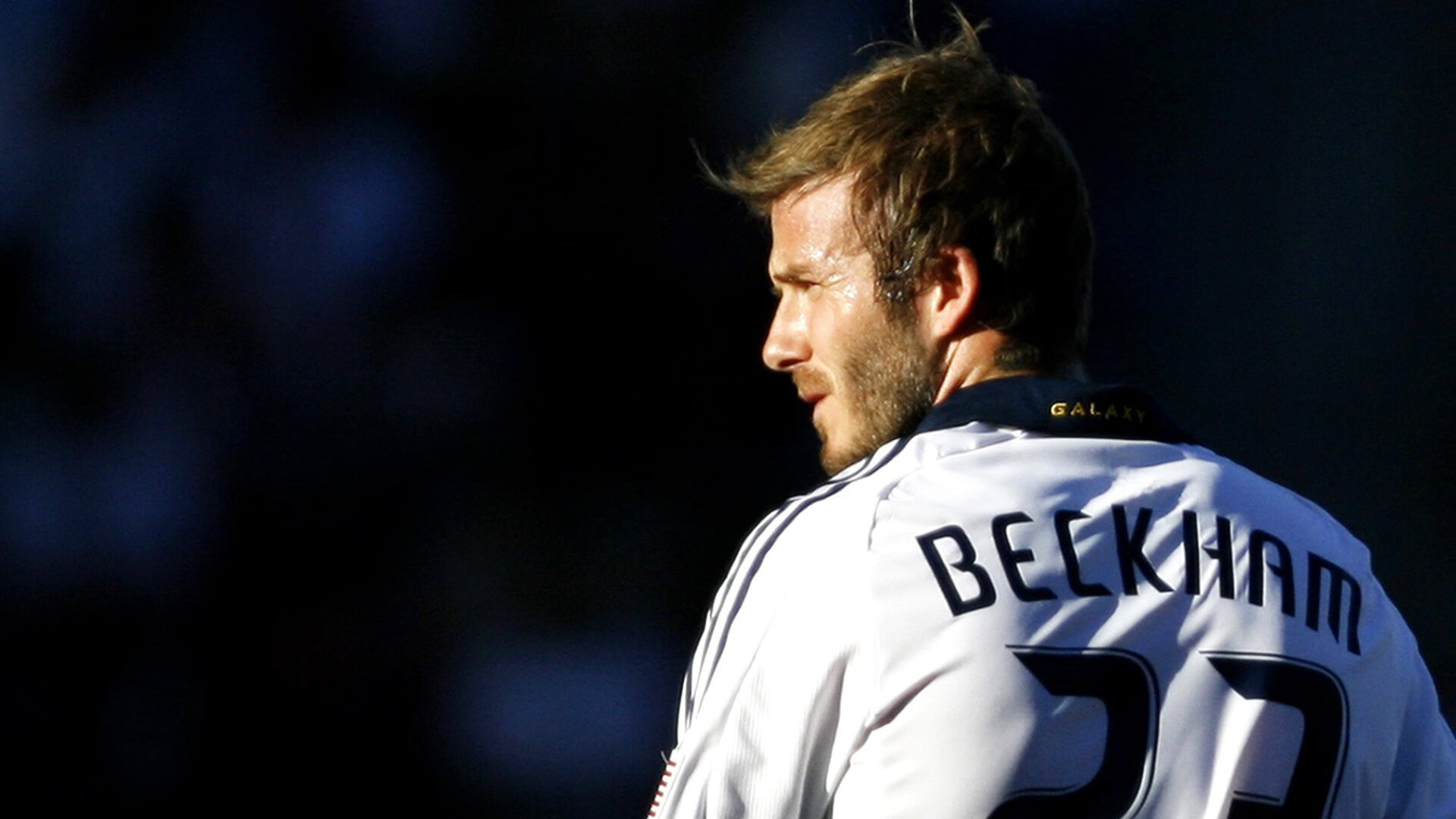 浓眉哥在西班牙队比赛中惊险取胜，出色防守引发热议！